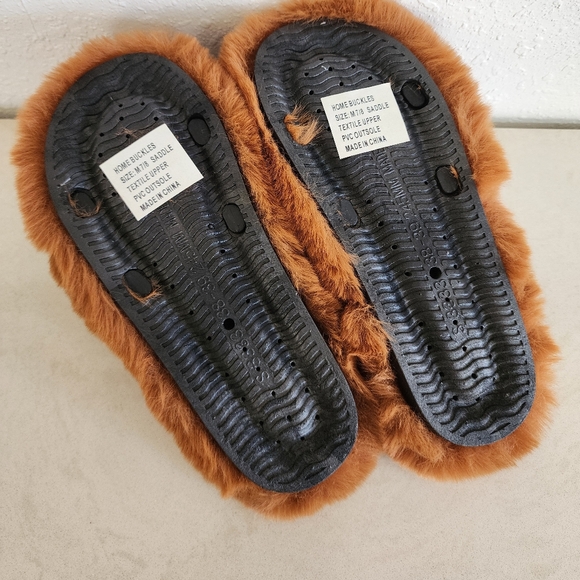 NWT 2 Fly Co. Home Buckles- Saddle Tan Faux Fur Western Slippers in Brown 7/8 - Picture 9 of 11